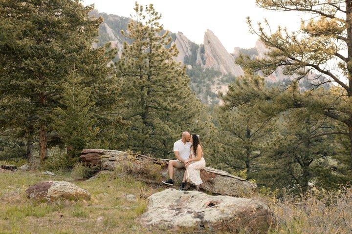 Scenic Mountain Photoshoot in Boulder, Colorado