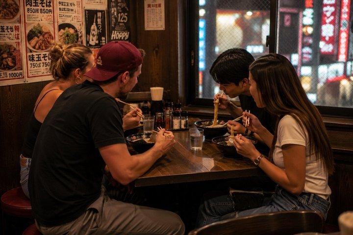 渋谷のカラオケダーツ＆ラーメン店「東京ローカルナイトアウト」