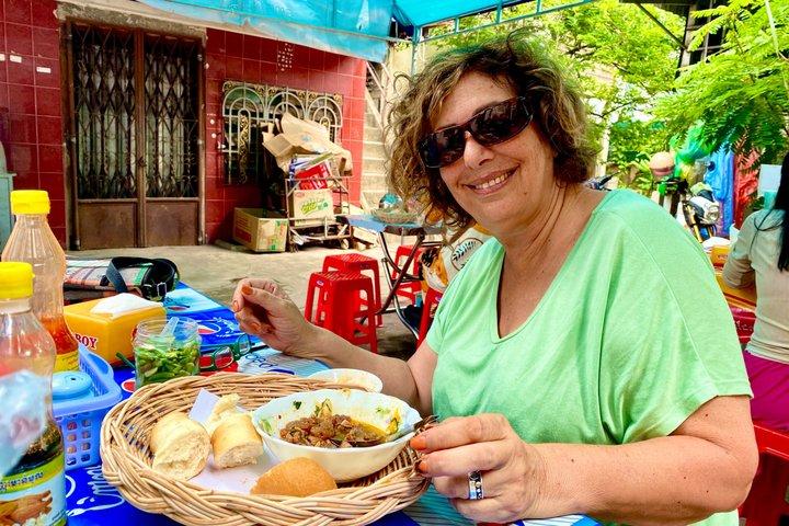 Autentica colazione locale e tour nascosto della vita mattutina