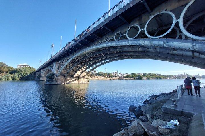 Descubre monumentos emblemáticos y cultura en Sevilla por Tuk Tuk