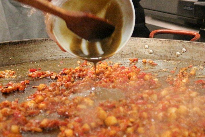 美食体験：タパス、パエリア、ワインペアリング