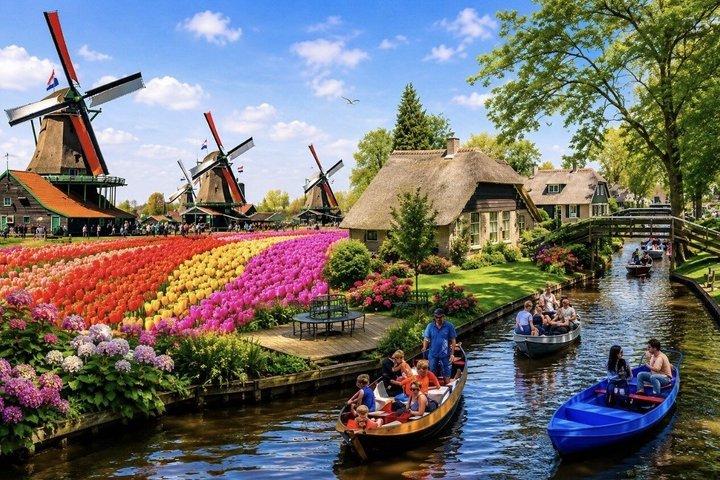 Private Day Tour Windmills and Giethoorn Included Boat Tour
