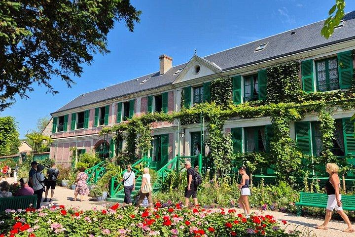 Excursion d'une journée à Giverny et Versailles au départ de Paris avec un guide professionnel