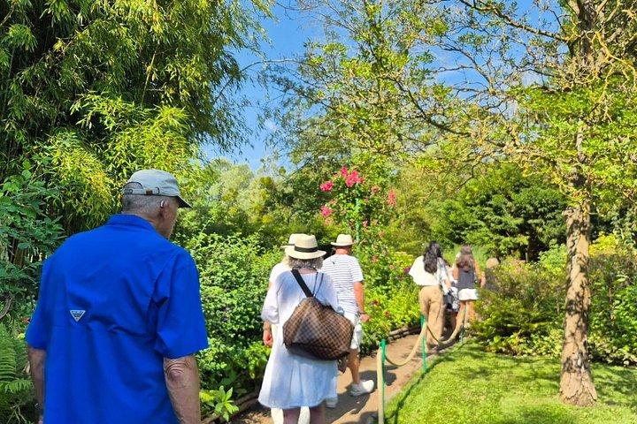 Excursion d'une journée à Giverny et Versailles au départ de Paris avec un guide professionnel