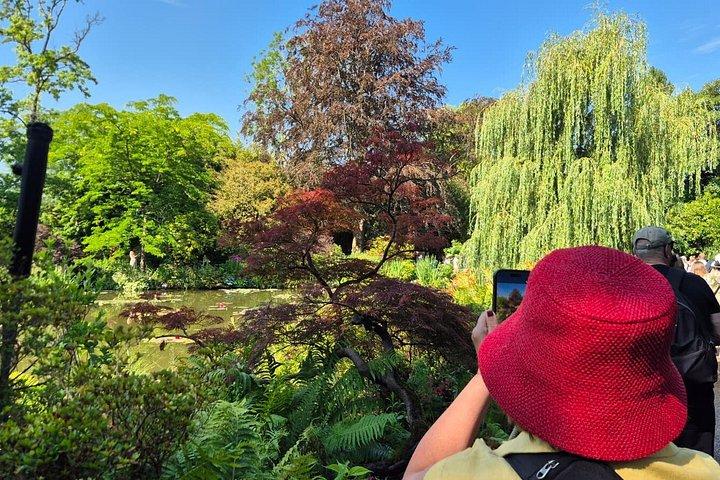 Excursion d'une journée à Giverny et Versailles au départ de Paris avec un guide professionnel