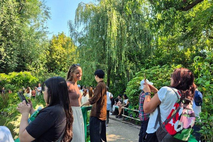 Excursion d'une journée à Giverny et Versailles au départ de Paris avec un guide professionnel