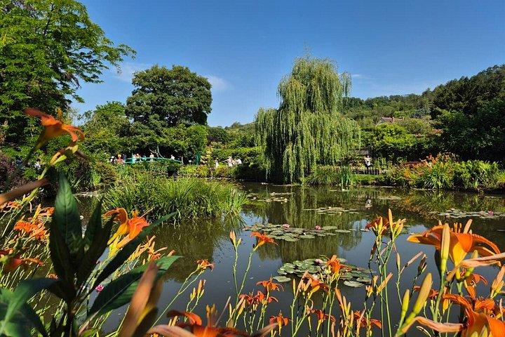 Excursion d'une journée à Giverny et Versailles au départ de Paris avec un guide professionnel