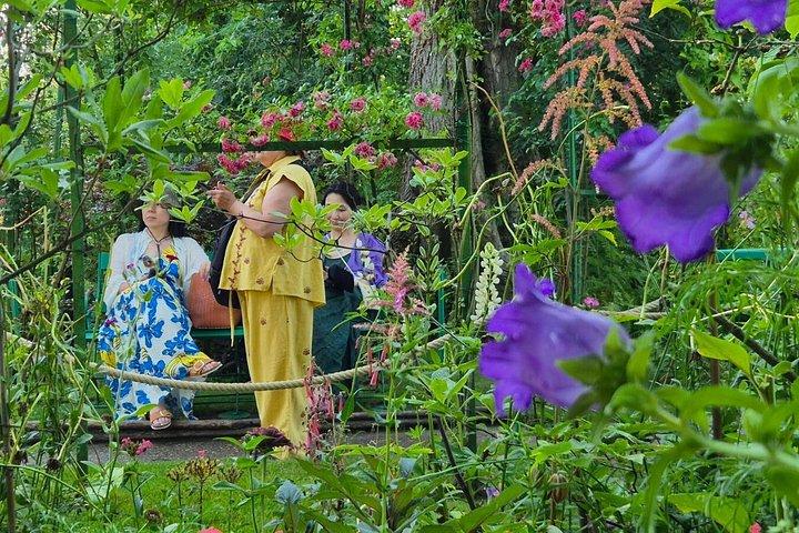 Excursion d'une journée à Giverny et Versailles au départ de Paris avec un guide professionnel