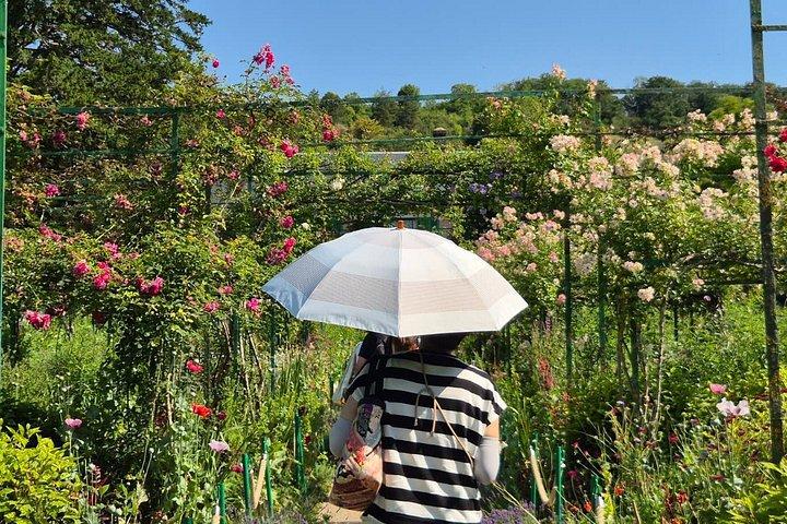 Excursion d'une journée à Giverny et Versailles au départ de Paris avec un guide professionnel