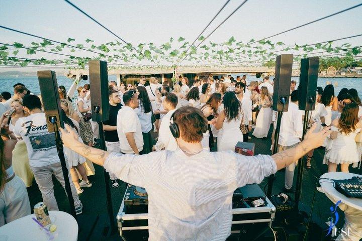 Bosphorus Sunset Party Cruise with DJ