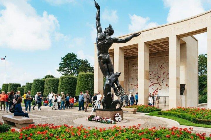 Excursion d'une journée sur les sites et cimetières du Débarquement de Normandie au départ de Paris avec déjeuner