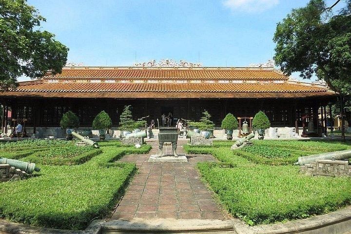 フエ・インペリアル城塞小グループウォーキングツアー