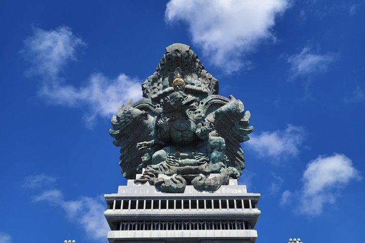 バリ・ヌサドゥア、GWK像、ウルワツ寺院、ケチャ＆ウォータースポーツ