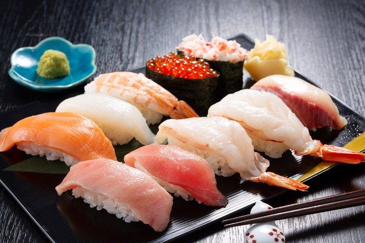 Osaka Food Tour: 20 dishes at 4 Local Eateries
