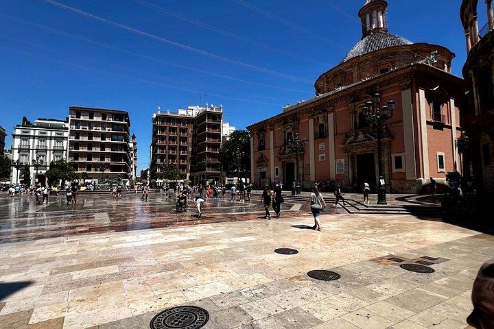 ガイド付き自転車または電動自転車ツアーでバレンシア市のハイライトを巡る