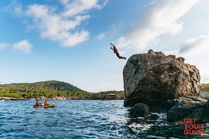 クリスタルウォーターでのカヤック＆シュノーケリング、海の洞窟、スペイン、イビサ島