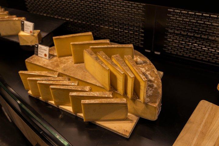 Visite gastronomique de Paris Le Marais avec 10+ dégustations, fromages, vins et plus encore
