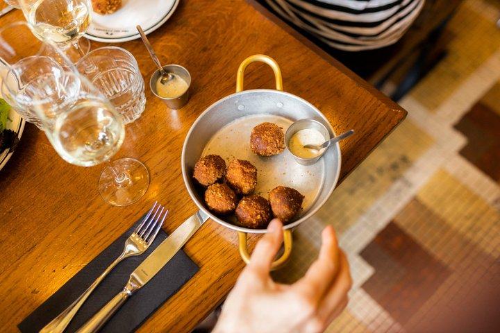 Visite gastronomique de Paris Le Marais avec 10+ dégustations, fromages, vins et plus encore
