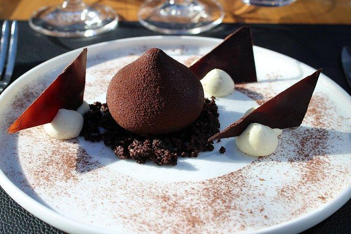 パリの高級グルメ・ダイニングバス体験「Bustronome Paris」