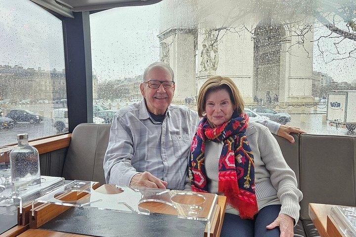 パリの高級グルメ・ダイニングバス体験「Bustronome Paris」