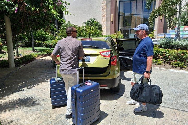 セントルシアのプライベート空港およびホテル送迎