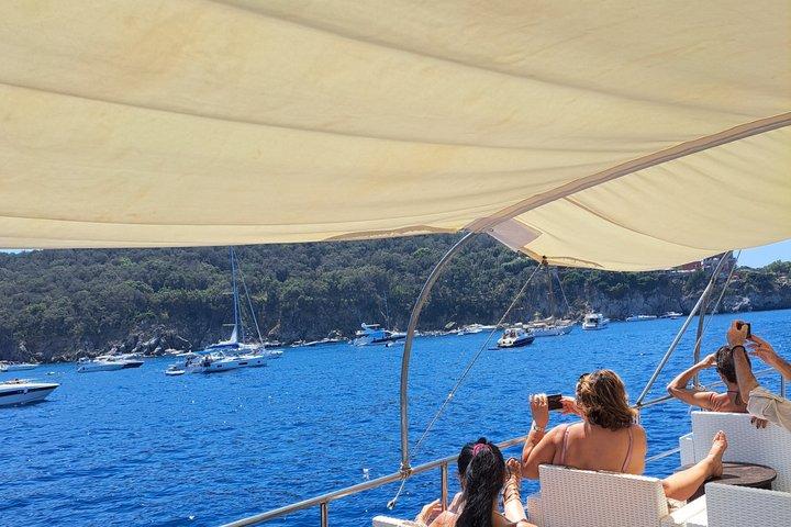Excursion en bateau avec déjeuner à bord pour découvrir Ischia