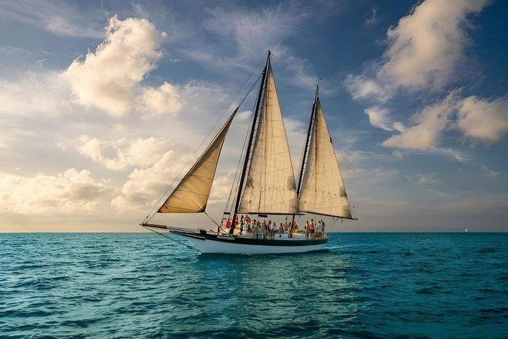 Croisière classique au coucher du soleil sur une goélette à Key West avec bar ouvert complet