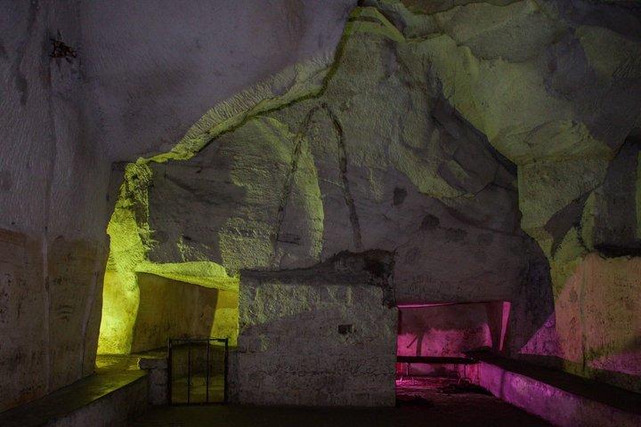 スペイン語・クォーターとナポリ地下鉄のストリートアートツアー