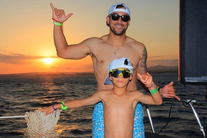 Los Cabos Sunset Cruise with Landmark Views and Guide