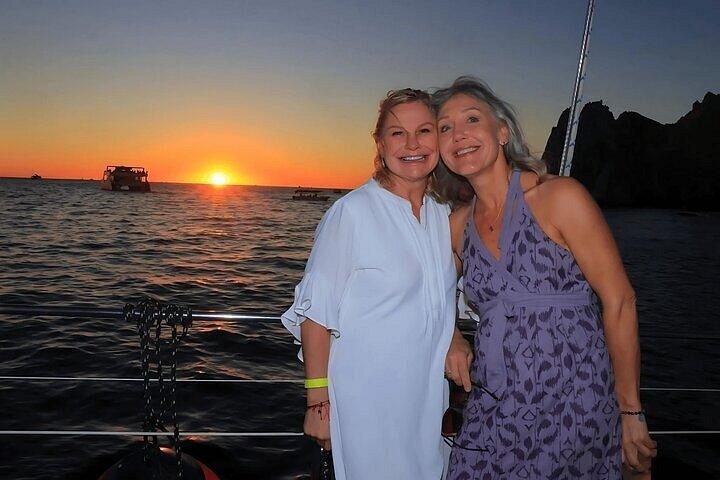 Los Cabos Sunset Cruise with Landmark Views and Guide