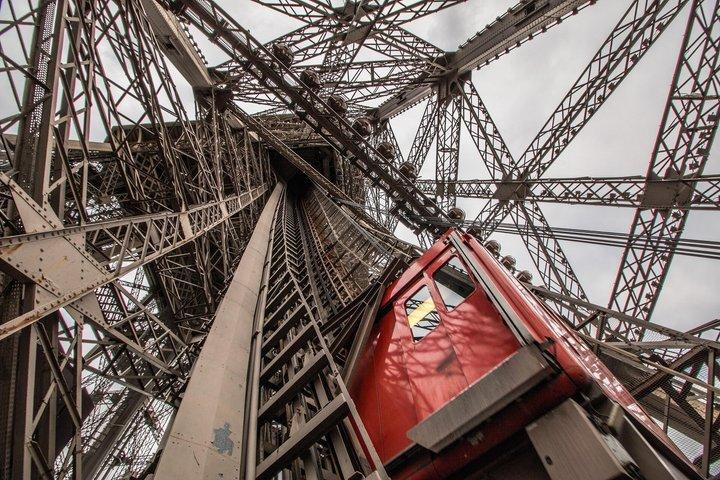 Paris Eiffeltårnet guidet trappe klatre Beat elevator køen