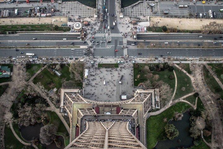 Paris Eiffeltårnet guidet trappe klatre Beat elevator køen
