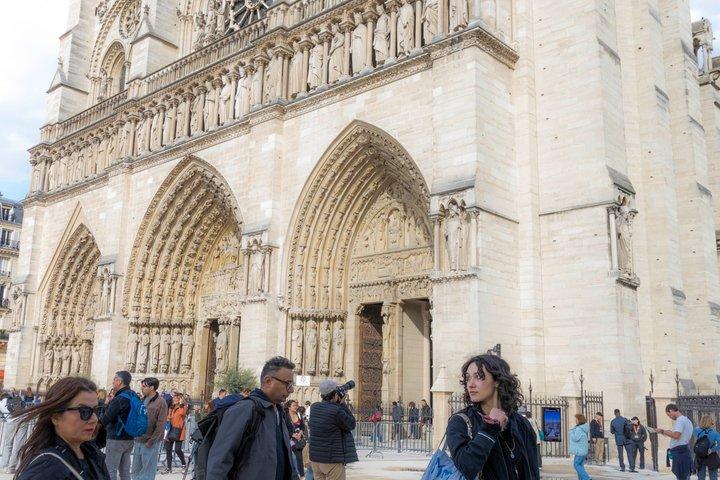 ノートルダムとラテンクォーターのフードツアー(10種類の本格的なテイスティング付き)