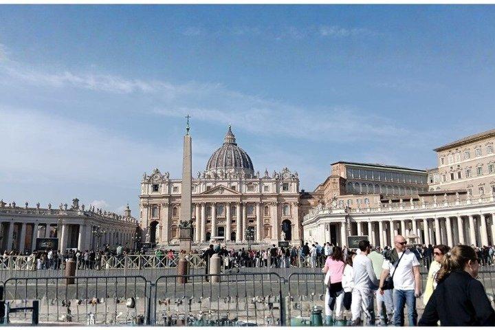 Skip the Line St Peter Basilica Papal Tomb Tomb With Audio Guide