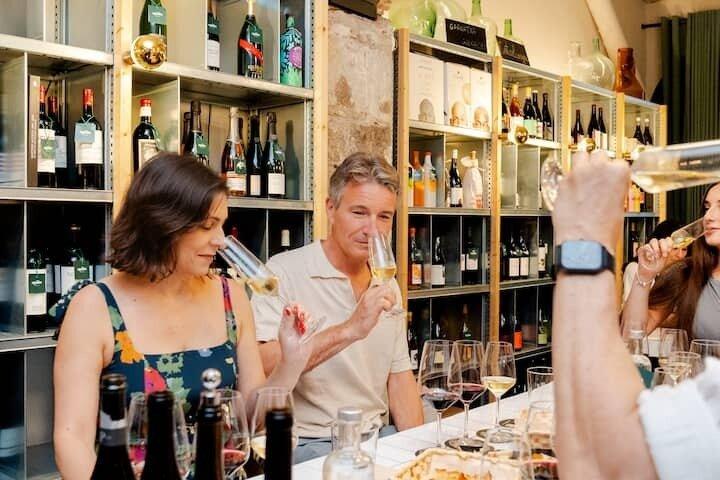 Spanish Wine Tasting 4 Wines, Cava, Cheese & Sommelier in El Born