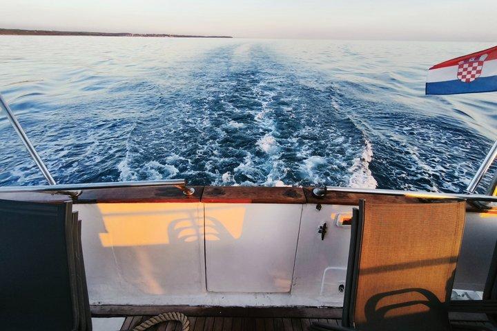 Crociera al tramonto con avvistamento dei delfini da Umago con drink di benvenuto