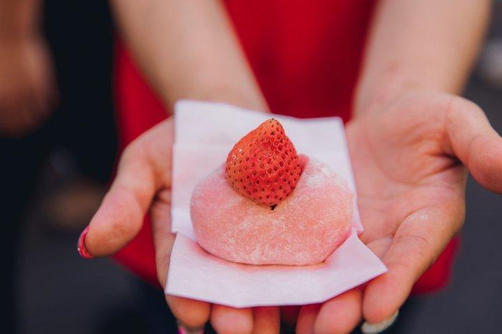 Osaka Retro Straatjes en Street Food Wandeltocht