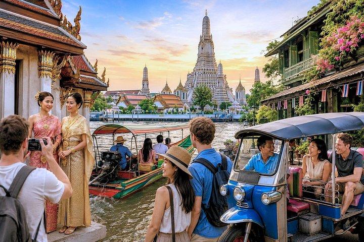 Iconos de Bangkok: Wat Arun Traje Tailandés, Canales y Aventura en Tuk-Tuk