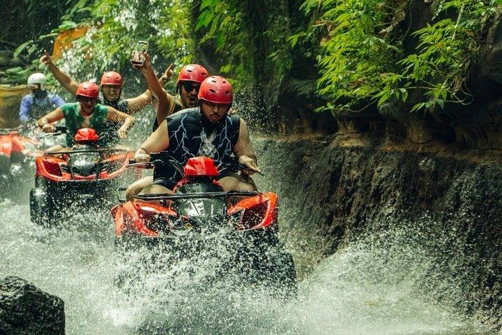 ウブド：ATV滝ゴリラ洞窟、ラフティング、ジップラインライステラス