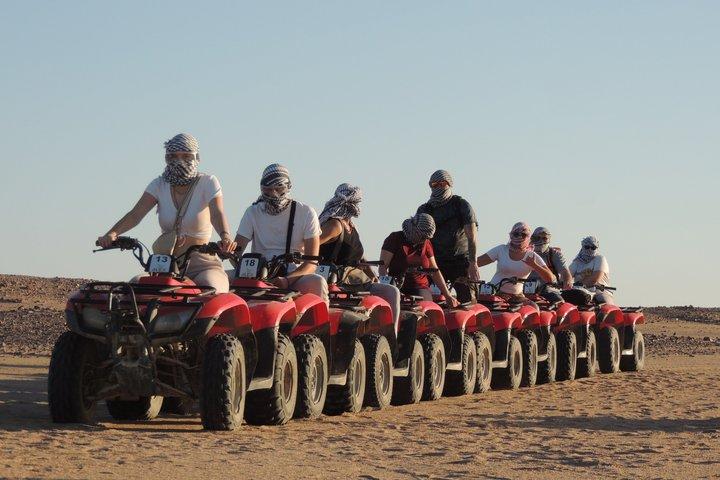 El Gouna Sunset Safari tur med Quad bike, gennem den tørre Canyon og Sand Dunes