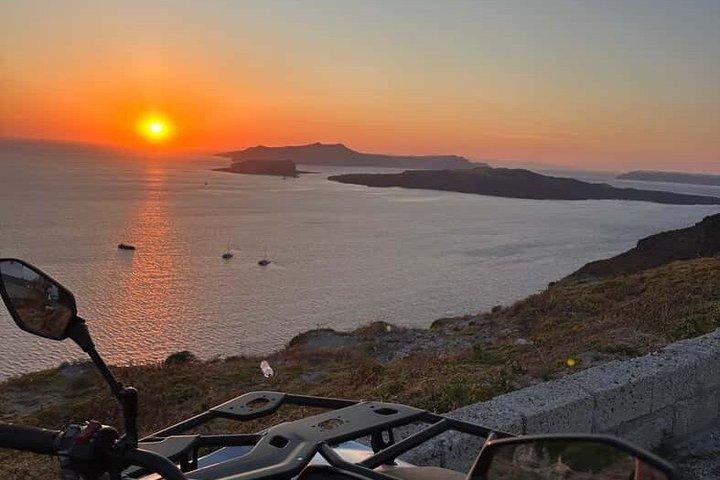 サントリーニ島：ワインテイスティング付きガイド付きATVツアー