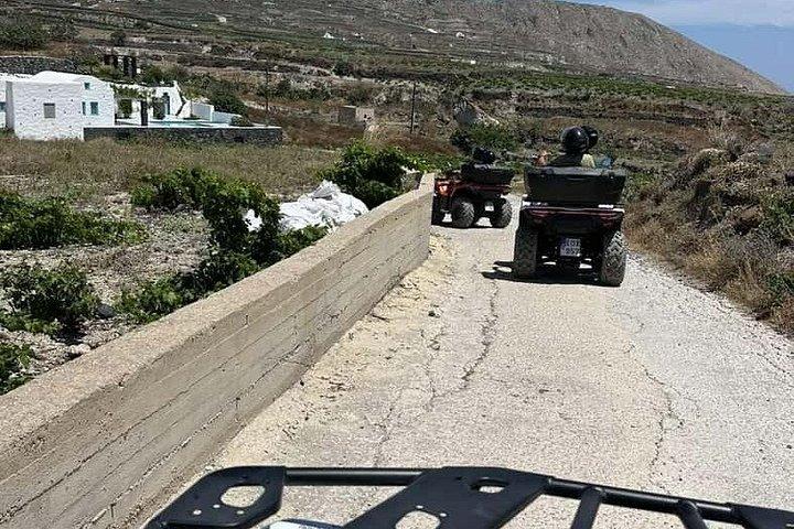 サントリーニ島：ワインテイスティング付きガイド付きATVツアー