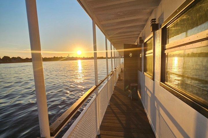 Tour panorámico por el río Riga en barco MISISIPI