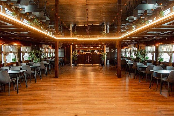 Tour panorámico por el río Riga en barco MISISIPI