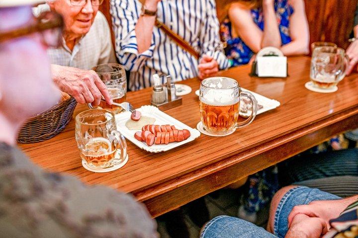 プラハ初日フードツアー：チェコの試飲、ビール＆旧市街