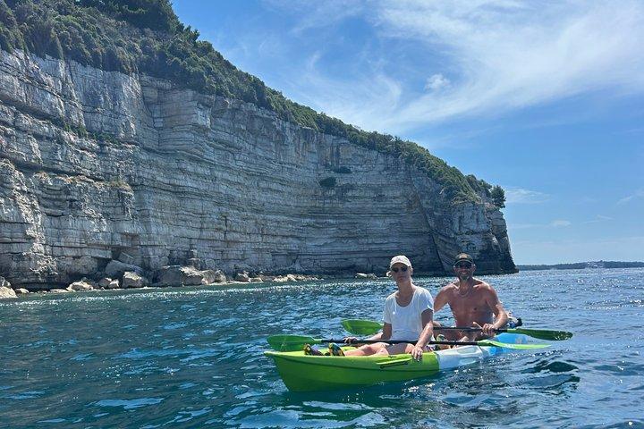 Pola : tour in kayak della costa nascosta con snorkeling e salto sulla scogliera