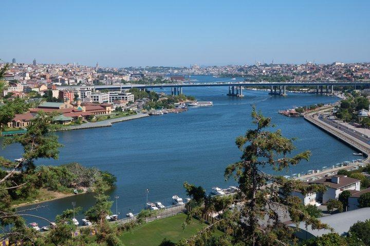 イスタンブール・ボスポラスクルーズとエユプスルタン半日ツアー