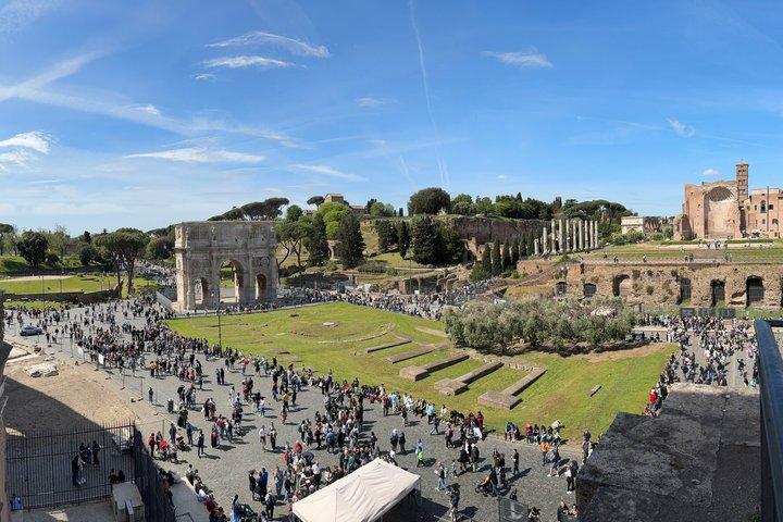 Droomtour: Geschiedenis, Legendes en Geheimen van het Colosseum (semi-privé)