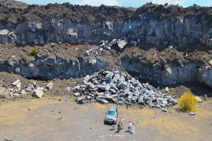 エトナ山ジープオフロードツアー：溶岩流、エトナワイン、標高6,561フィートでのランチ