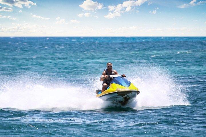 Jetski und/oder Parasailing mit optionalem Drohnenvideo, Montego Bay